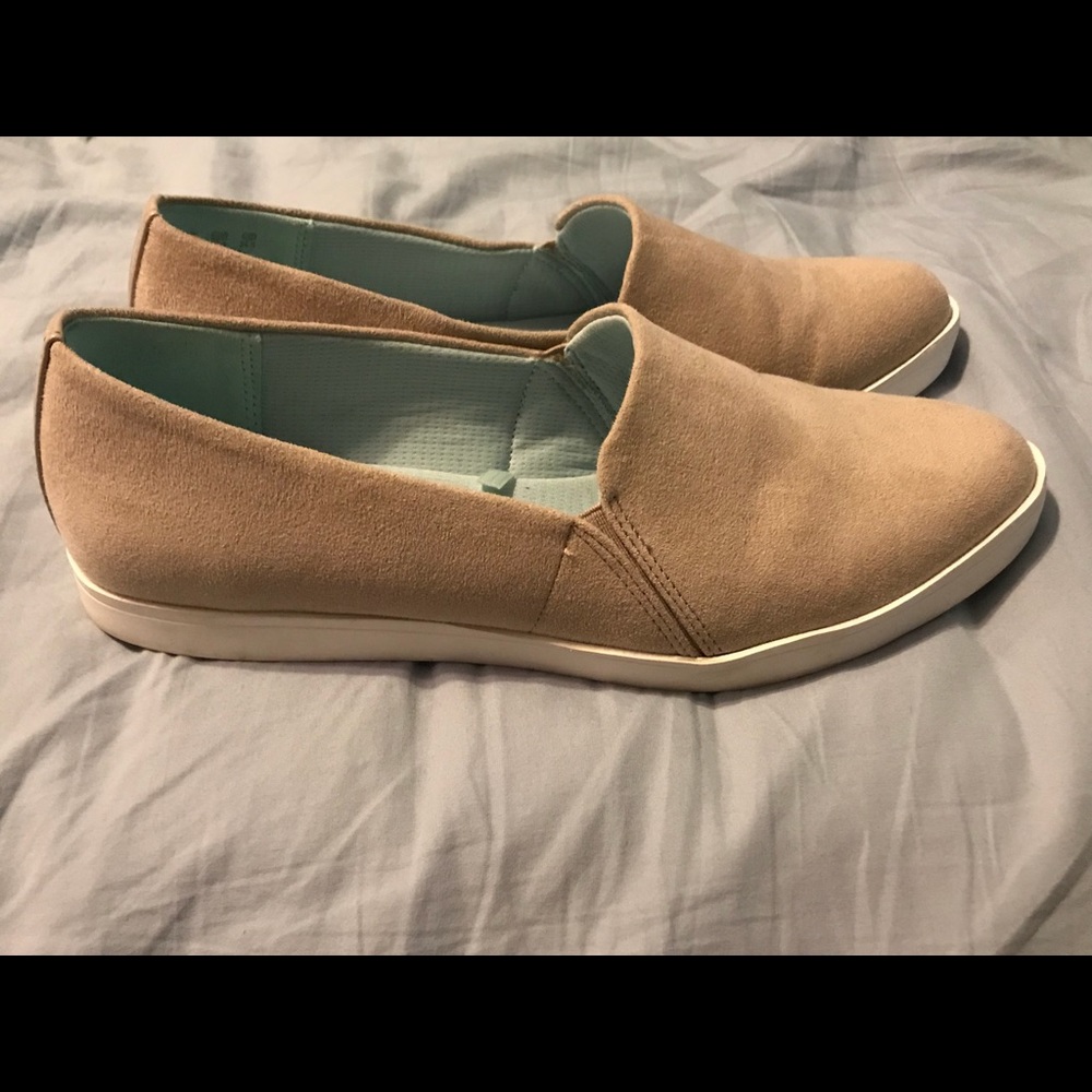 Dr. Sholls tan sneakers